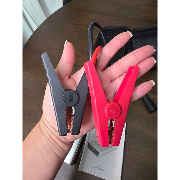 Winplus AC55929 Portable 8000mAh Car Jump Start & Power Bank with Case & Cables - Picture 10 of 13